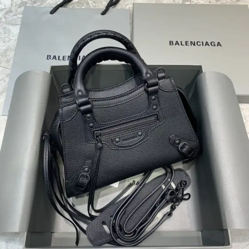 Discover the elegance of the Balenciaga Neo Classic City in timeless black. A perfect blend of style and sophistication. 🖤✨👜 https://tinyurl.com/23t5fbog