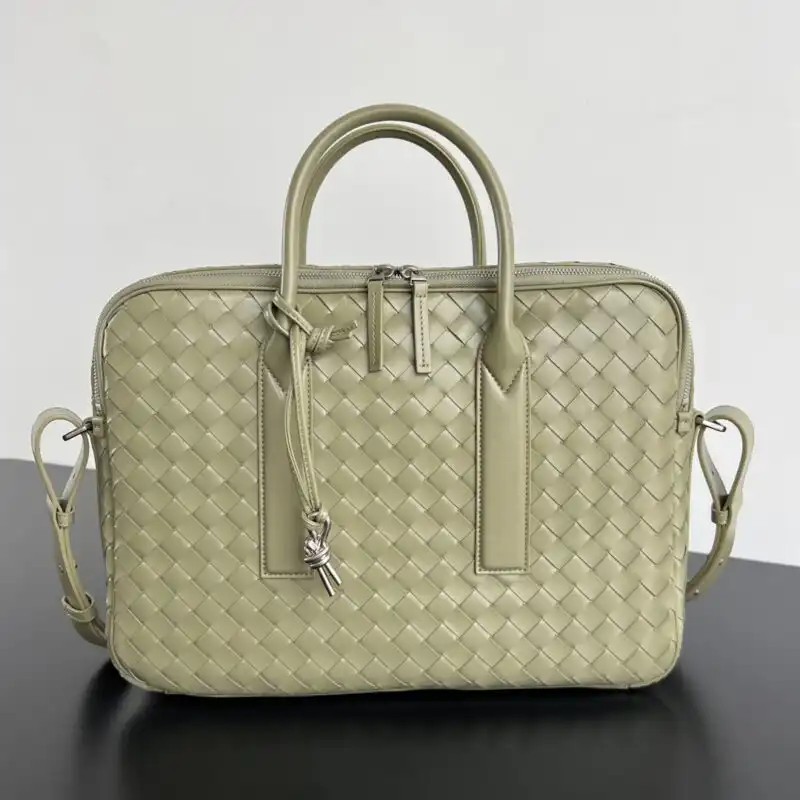 Discover elegance with the Bottega Veneta Gateway Briefcase in Beige. A perfect blend of style and functionality for every journey. ✨💼🌼 https://tinyurl.com/27zojdqs