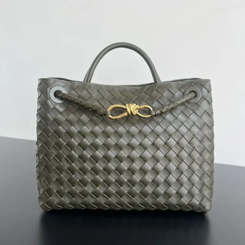Discover the elegance of Bottega Veneta Andiamo in dark green. A timeless piece that embraces beauty and sophistication. 💚✨🍃 https://tinyurl.com/23r93ckt