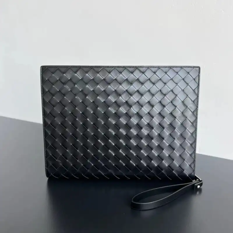 Discover elegance with the Bottega Veneta Man Clutch. A perfect blend of style and functionality for the modern gentleman. ✨👜💖 https://tinyurl.com/2bvtahw5