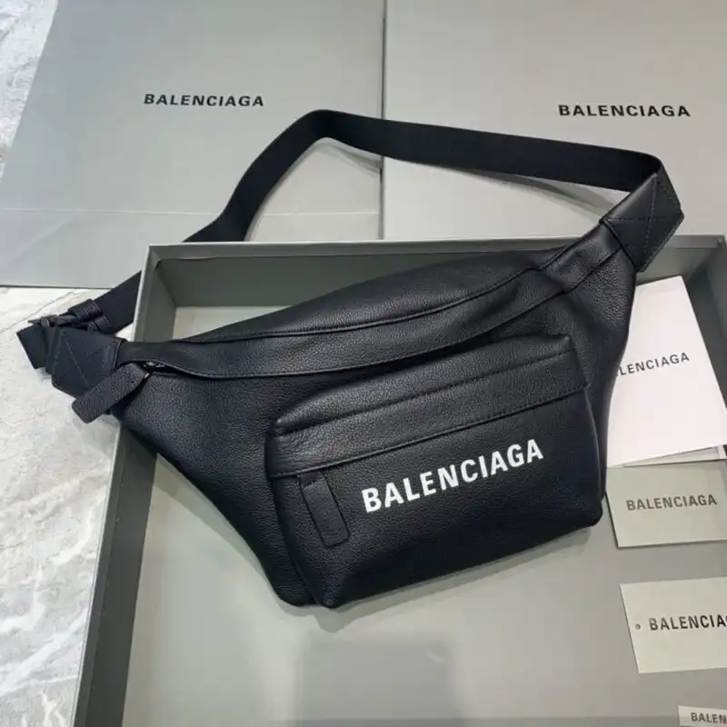 Discover the elegance of the Balenciaga Everyday Bag in black. A perfect blend of style and practicality for your daily adventures. 🖤✨👜 https://tinyurl.com/25y2amuy