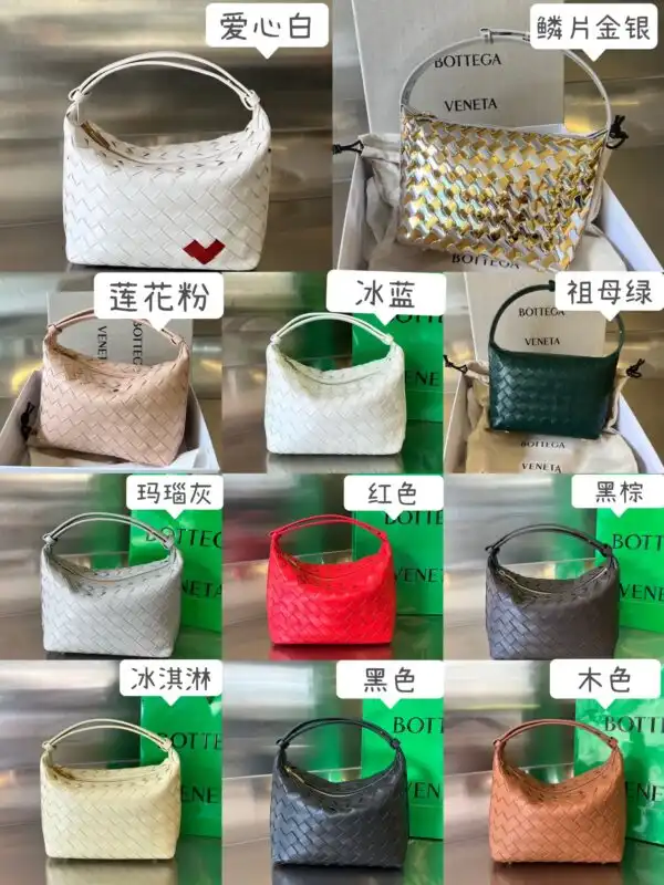 Discover elegance with the Bottega Veneta Wallace Lunch Bag, a perfect blend of style and practicality for your everyday adventures. 🍃✨🥪 https://tinyurl.com/2c6vrxut