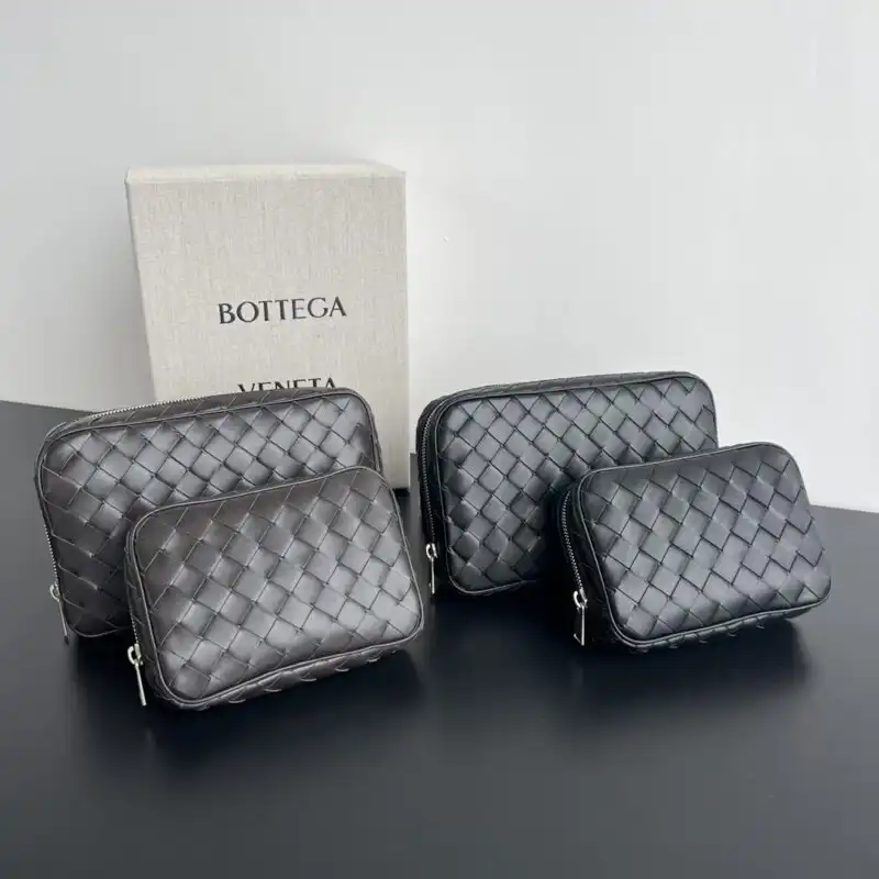 Discover the elegance of the Bottega Veneta Small Clutch. Perfect for any occasion, it beautifully complements your style. ✨👜💕 https://tinyurl.com/2y4t9udh