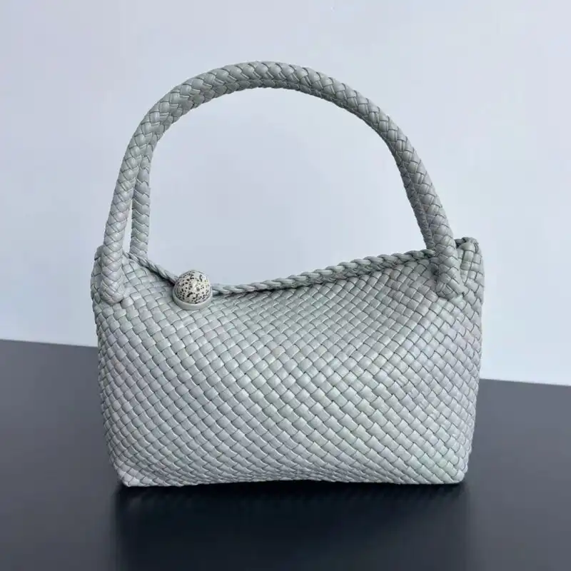 Discover the serene elegance of Bottega Veneta’s Tosca Grey, a perfect blend of sophistication and warmth. 🌸👜✨ Embrace timeless beauty! https://tinyurl.com/229nql5h
