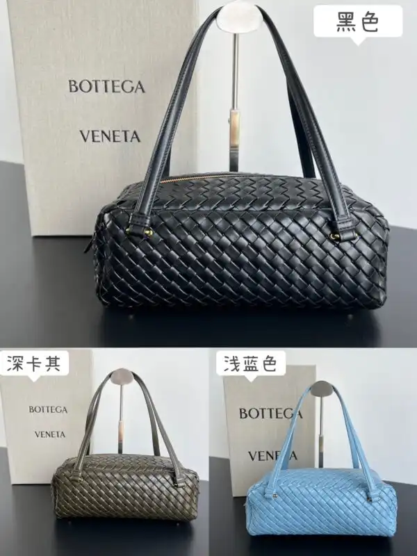 Discover the elegance of the Bottega Veneta Shoulder Bag, a perfect blend of style and comfort for your daily adventures. 👜✨❤️ https://tinyurl.com/222f5753