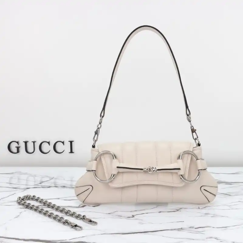 Elevate your style with the Gucci Horsebit Chain Shoulder Bag in elegant white. A timeless piece for every occasion! ✨💖👜 https://tinyurl.com/26d3k3vr