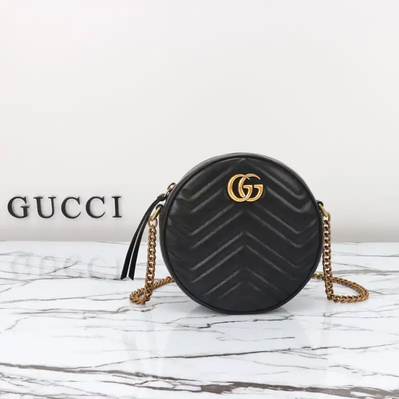 Discover the elegance of the Gucci GG Mormont Round in classic black. A timeless piece that embraces beauty and style. 💖👜✨ https://tinyurl.com/229gab6h