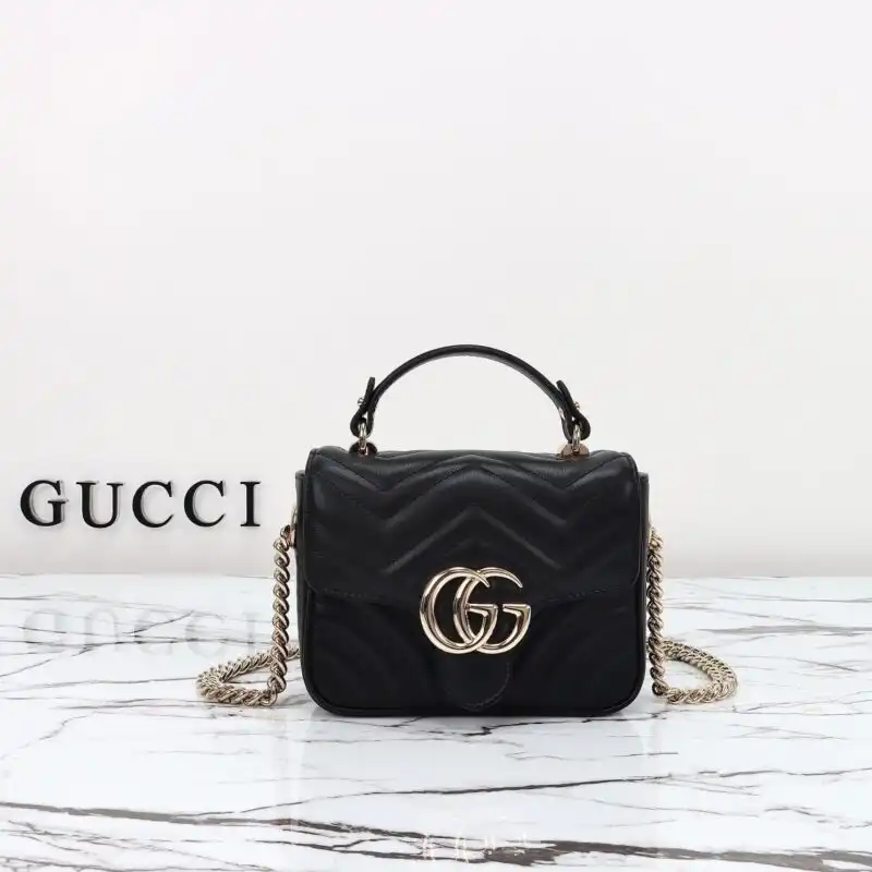 Discover the elegance of the Gucci Marmont Mini Top Handle in classic black. A timeless companion for your every adventure. 🖤✨👜 https://tinyurl.com/2chw79ec