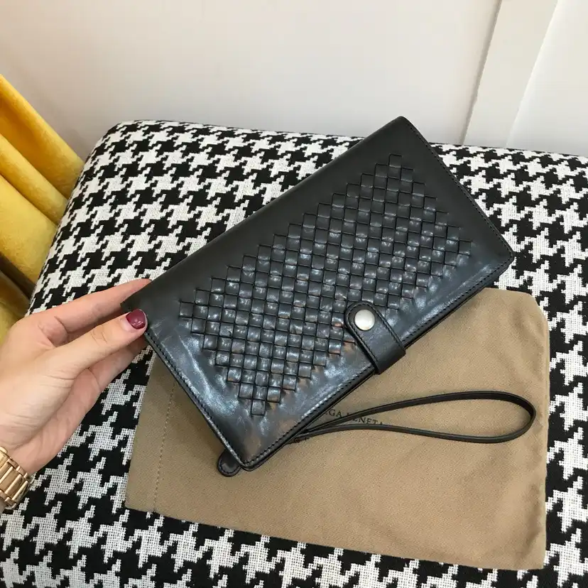 Discover the elegance of the Bottega Veneta Black Clutch—your perfect companion for every occasion. Timeless beauty awaits! ✨🖤👜 https://tinyurl.com/25qovlaz