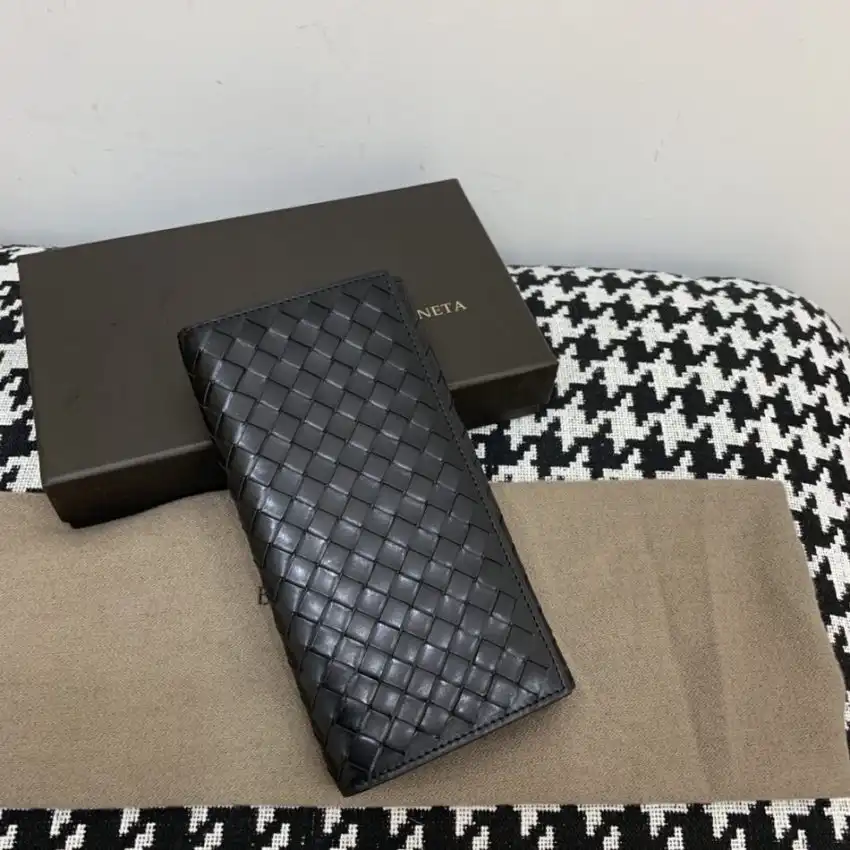 Discover elegance with the Bottega Veneta Intrecciato Wallet in black. A timeless accessory that embodies luxury and craftsmanship. 🖤✨💼 https://tinyurl.com/2ar3m4pc