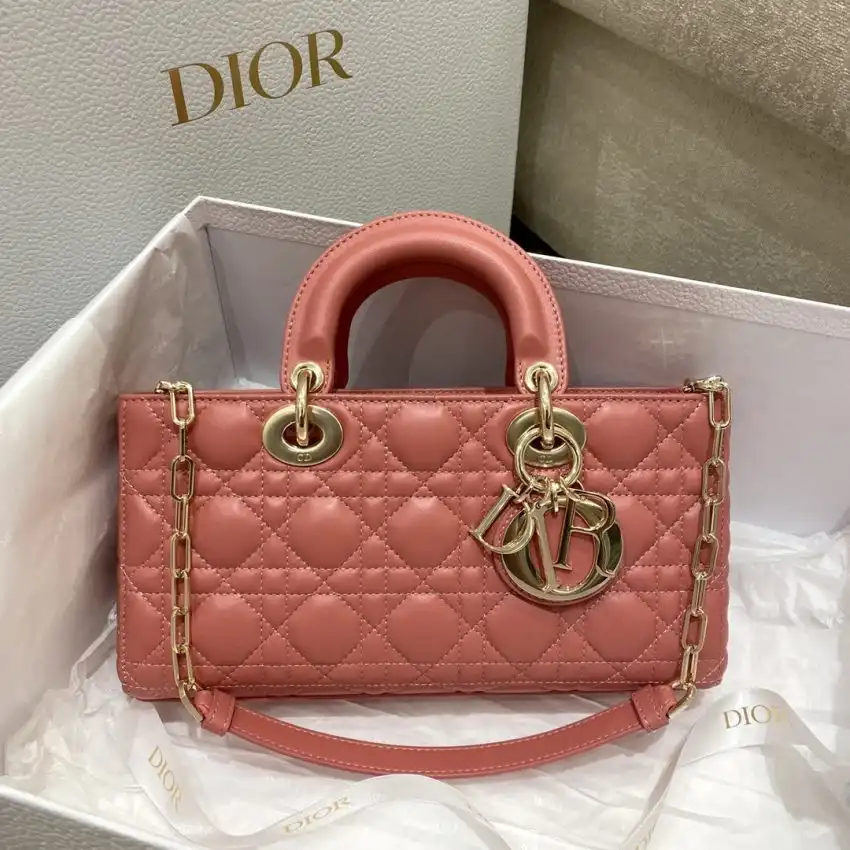 Discover the elegance of the Dior Lady D-Joy Large Bag in coral. A perfect blend of style and grace. 🌸👜✨ https://tinyurl.com/2d95nabx