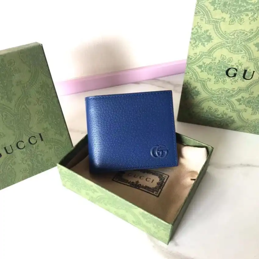 Discover elegance with the Gucci Marmont Wallet in soothing blue. A blend of style and practicality, perfect for you! 💙✨👜 https://tinyurl.com/24dmu23t