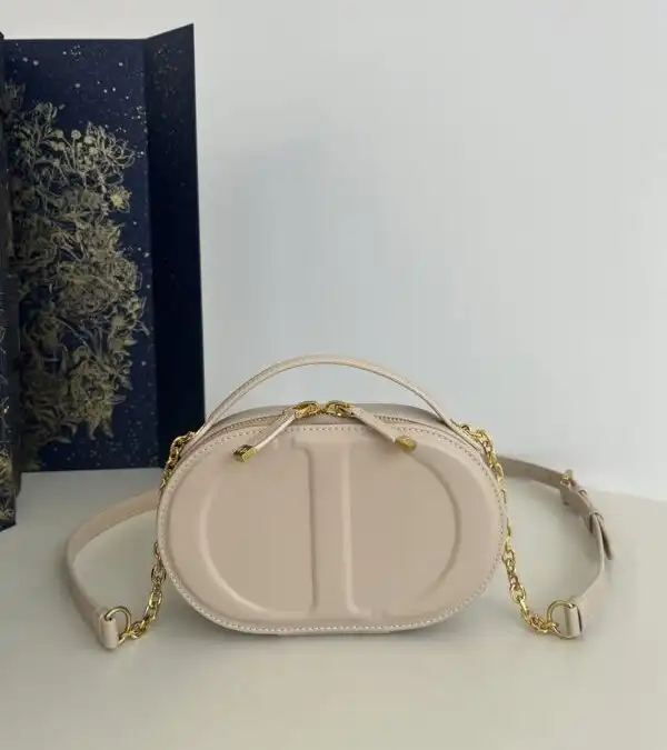 Elevate your style with the Dior Signature Top Handle in soft pink. A perfect blend of elegance and charm! 💖✨👜 https://tinyurl.com/27zss5vz