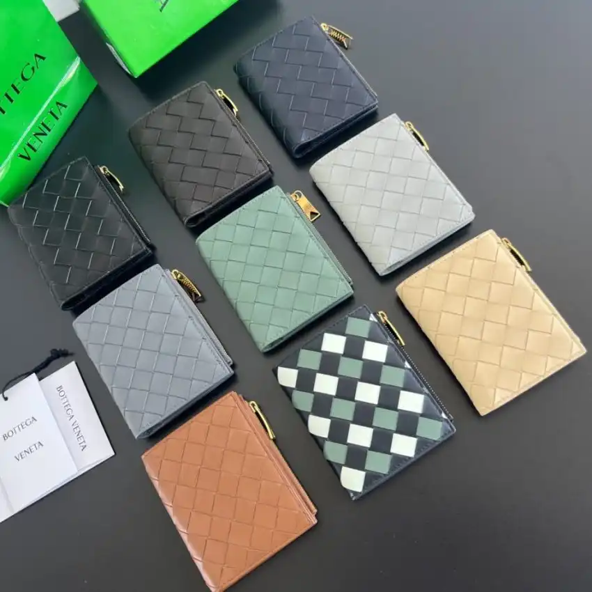 Discover the elegance of the Bottega Veneta Bifold Zipper Wallet. A perfect blend of style and functionality for your essentials. ✨💖👜 https://tinyurl.com/2cu95u5c