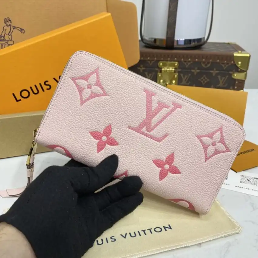 Discover the elegance of the Louis Vuitton Zippy Wallet in soft pink. A perfect blend of style and functionality! 🌸✨💖 https://tinyurl.com/23n2p5yc