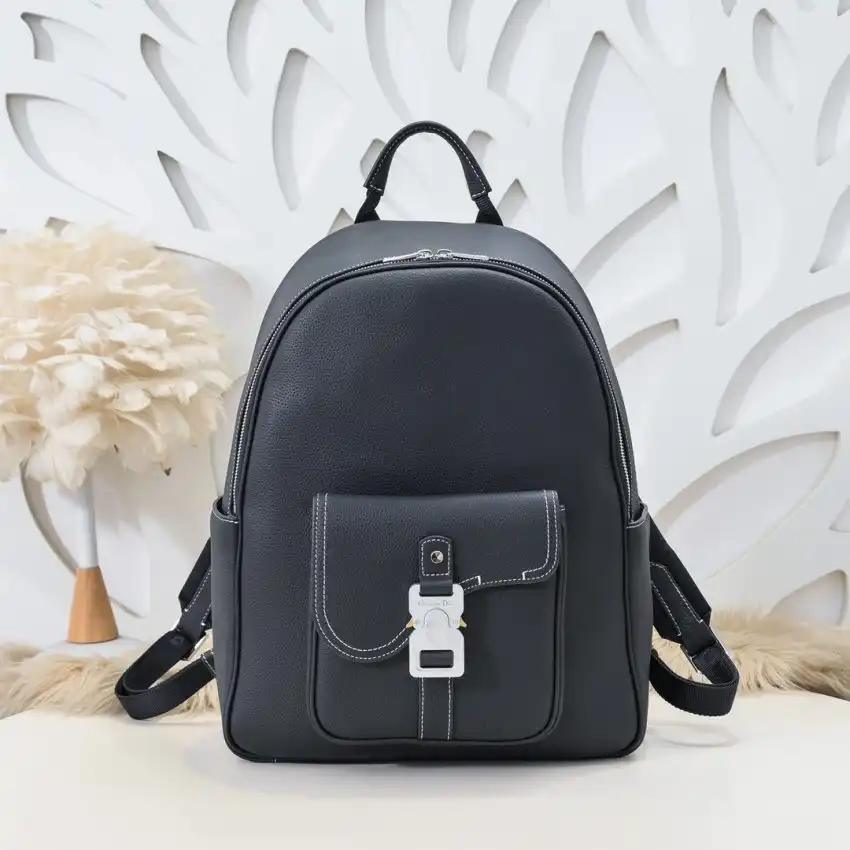 Discover the elegance of the Dior Saddle Zip Backpack in black grained calfskin. A perfect blend of style and functionality! 👜✨❤️ https://tinyurl.com/2bjpjcrm