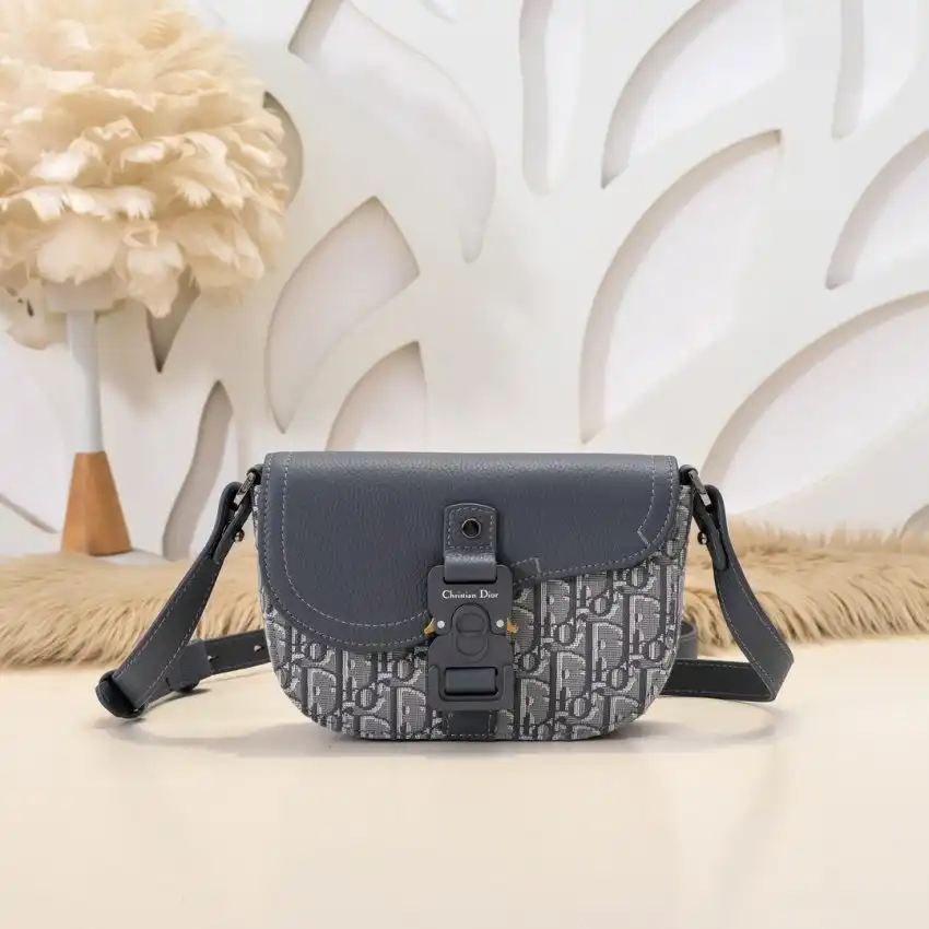 Embrace elegance with the Dior Saddle Messenger Bag in Oblique Grey. A perfect blend of style and sophistication for any occasion. 🌟👜💖 https://tinyurl.com/2bxfl5c7