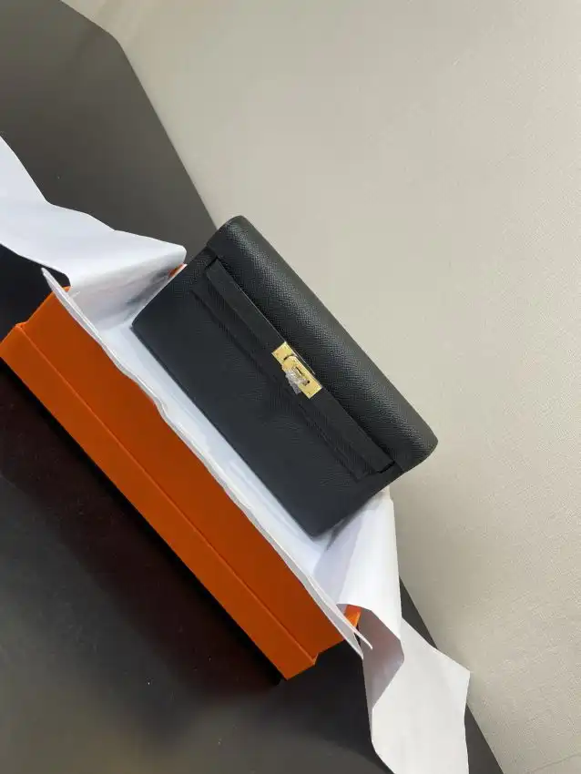 Discover the elegance of the Hermes Kelly Elan in timeless black. A perfect blend of sophistication and charm awaits you! 🖤✨👜 https://tinyurl.com/29cravnn