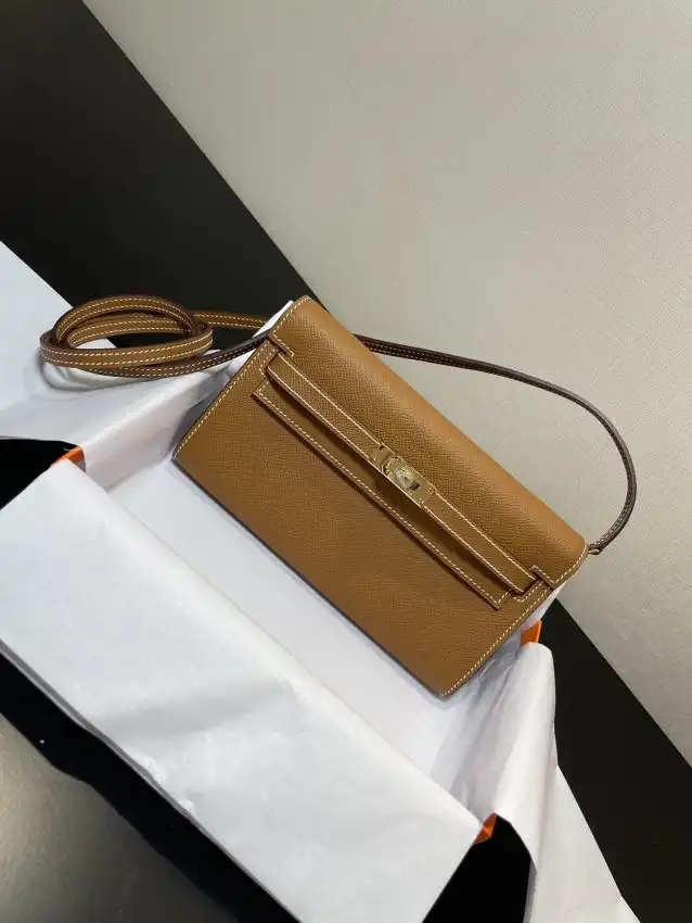 Discover the timeless elegance of the Hermes Kelly Elan in rich brown. A perfect blend of luxury and grace. ✨👜💖 https://tinyurl.com/2a5kbvec