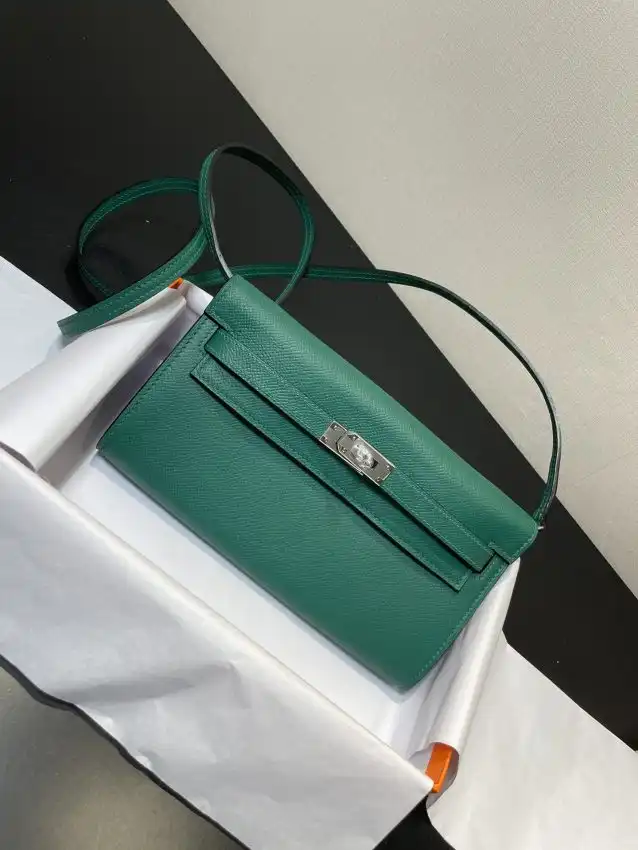 Discover the elegance of the Hermes Kelly Elan in a stunning green hue. A timeless treasure for your collection! 🌿✨💚 https://tinyurl.com/2yeosvjz