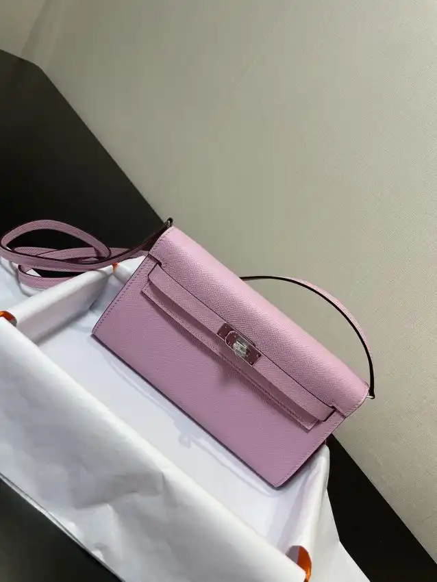 Discover the elegance of the Hermes Kelly Elan in soft pink. A timeless treasure that whispers luxury and grace. 💖✨🌸 https://tinyurl.com/23kefq3m