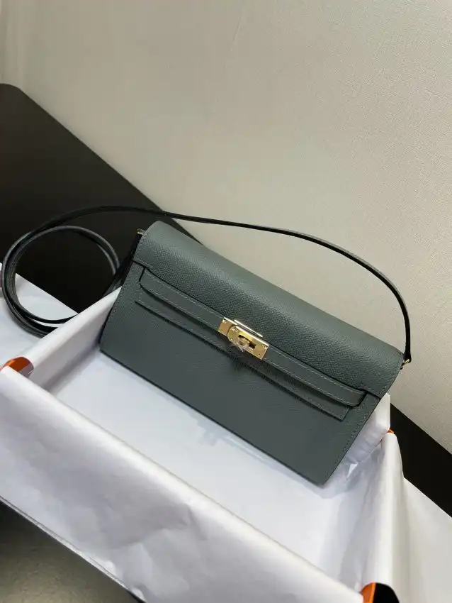 Discover the exquisite Hermes Kelly Elan in a soothing mint green—a timeless piece that whispers elegance and charm. 💚✨🌿 https://tinyurl.com/2469wjzf