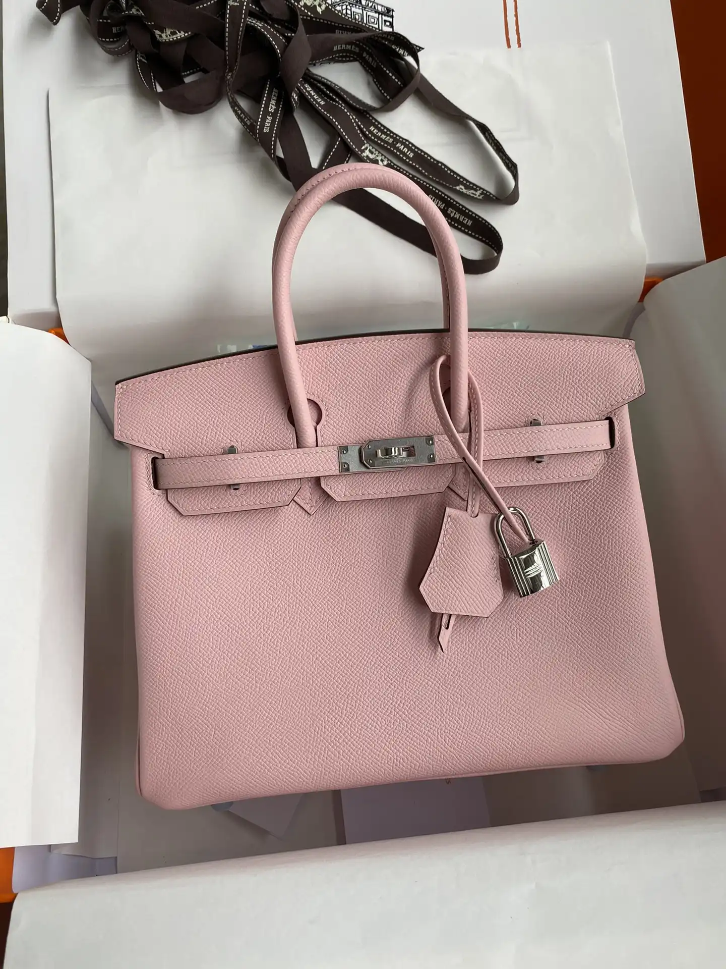 Discover the elegance of the Hermes Birkin in Epsom Pink. A timeless treasure, perfect for adding a touch of grace to your collection. 💖👜✨ https://tinyurl.com/25gd7mfp