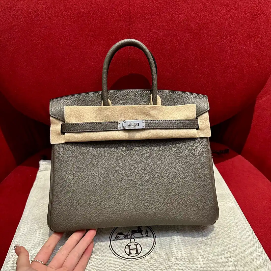 Discover the exquisite elegance of the Hermes Birkin in Pewter Gray Togo. A timeless piece that radiates charm and sophistication. ✨👜💖 https://tinyurl.com/29uqzpl6