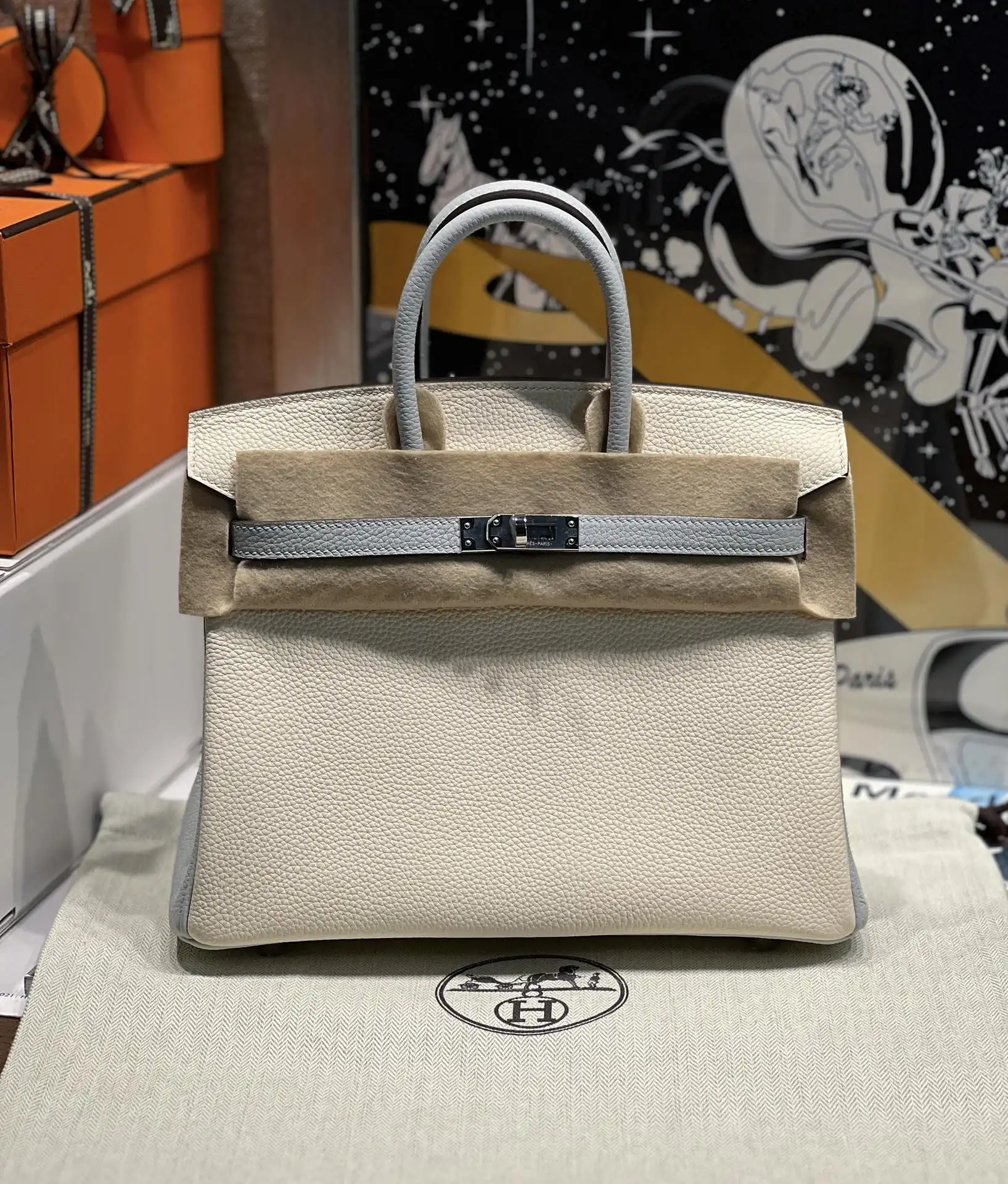 Discover the exquisite Hermes Birkin in Haze Blue, Cream, and White—a perfect blend of elegance and charm. ✨👜💖 https://tinyurl.com/2yz3sqtu