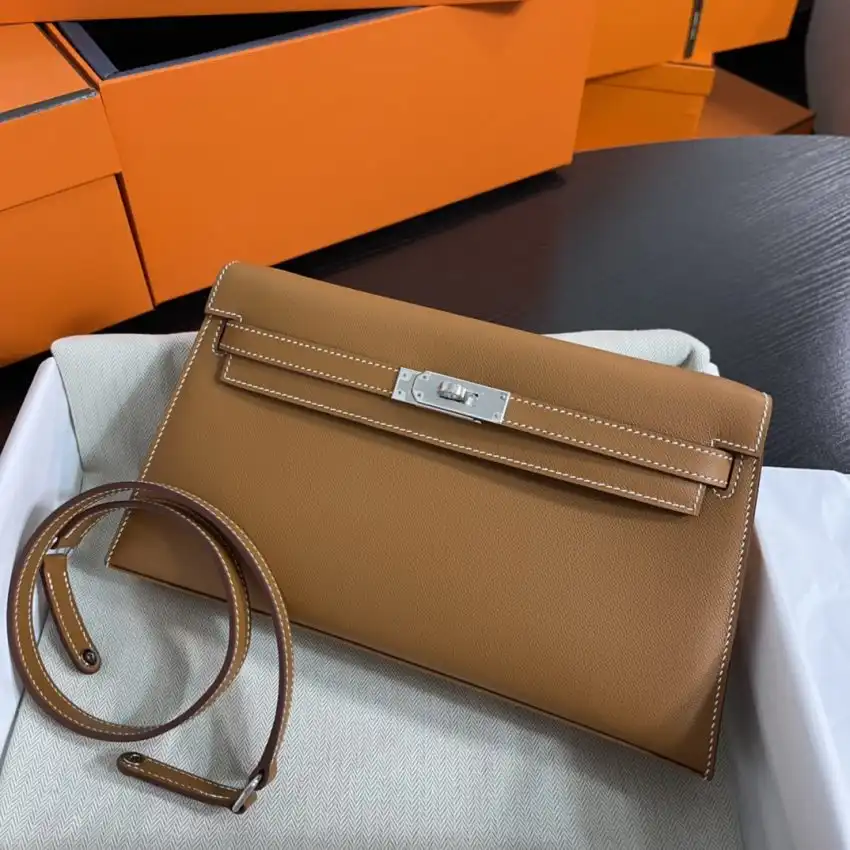 Discover the timeless elegance of the Hermes Kelly Elan in warm brown and silver. A true treasure for your collection! 🌟👜✨ https://tinyurl.com/2bq7rpep