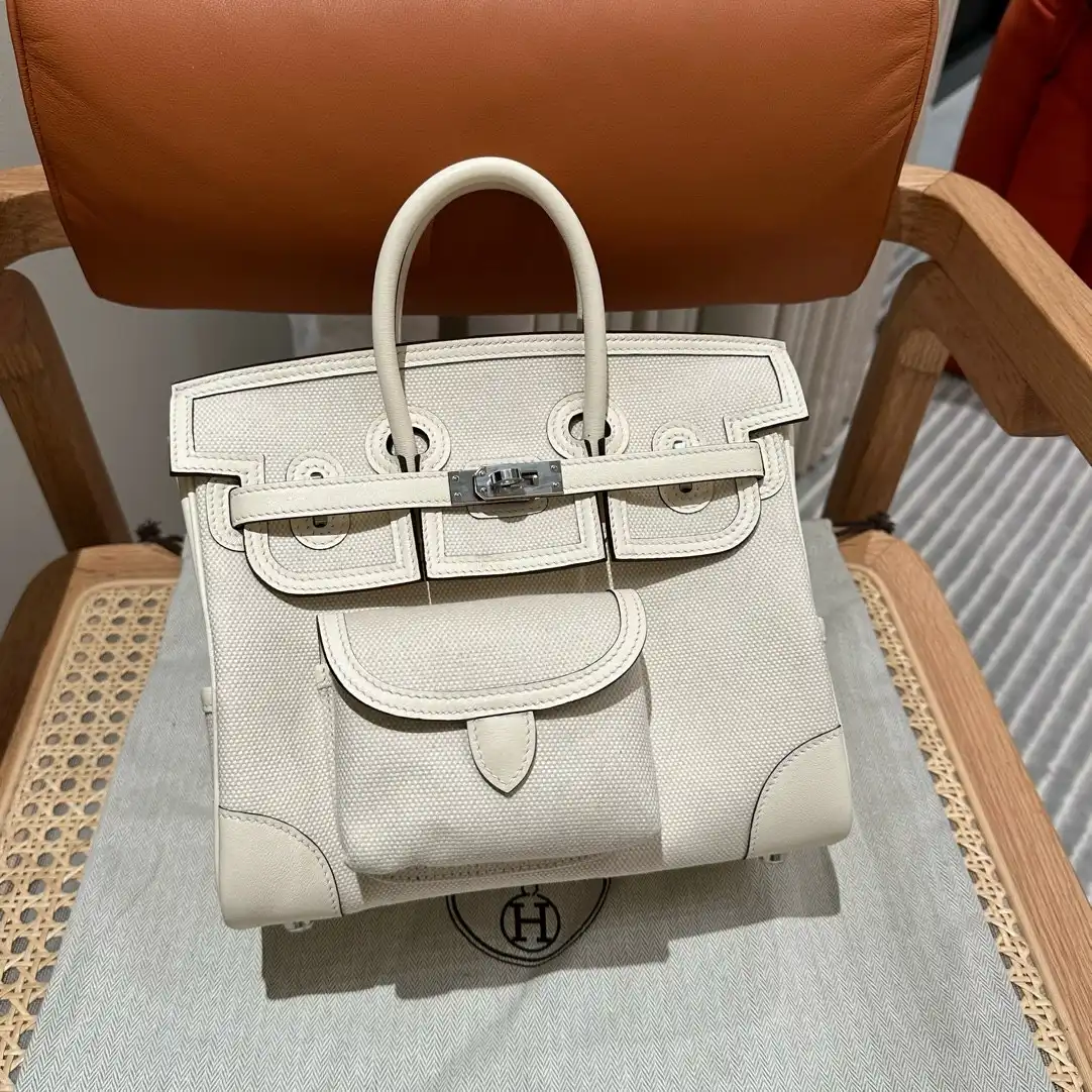 Discover the elegance of the Hermes Birkin Caro Bag in Swift. A timeless companion, it beautifully complements your every moment. 🌸✨👜 https://tinyurl.com/2akn9twc