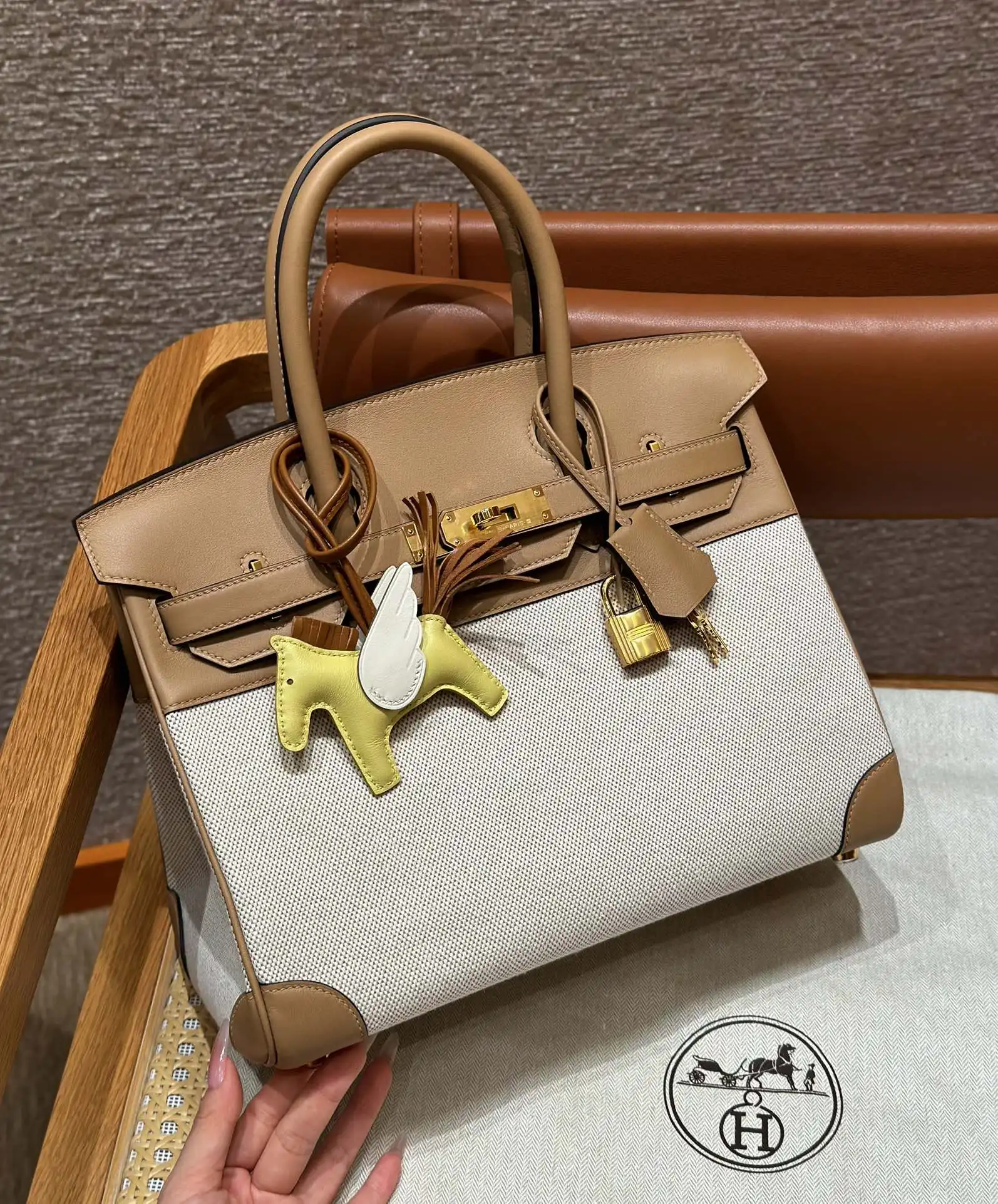 Discover the elegance of the Hermes Birkin in Chai Brown, a timeless treasure that adds warmth to your style. 🍂💖✨ https://tinyurl.com/2cldyczq