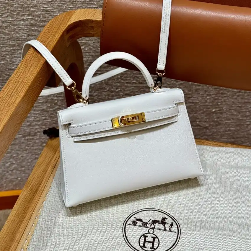 Discover the elegance of the Hermes Kelly Brown Epsom Blanc—a timeless treasure that radiates sophistication and charm. ✨👜💖 https://tinyurl.com/2yz6cn92