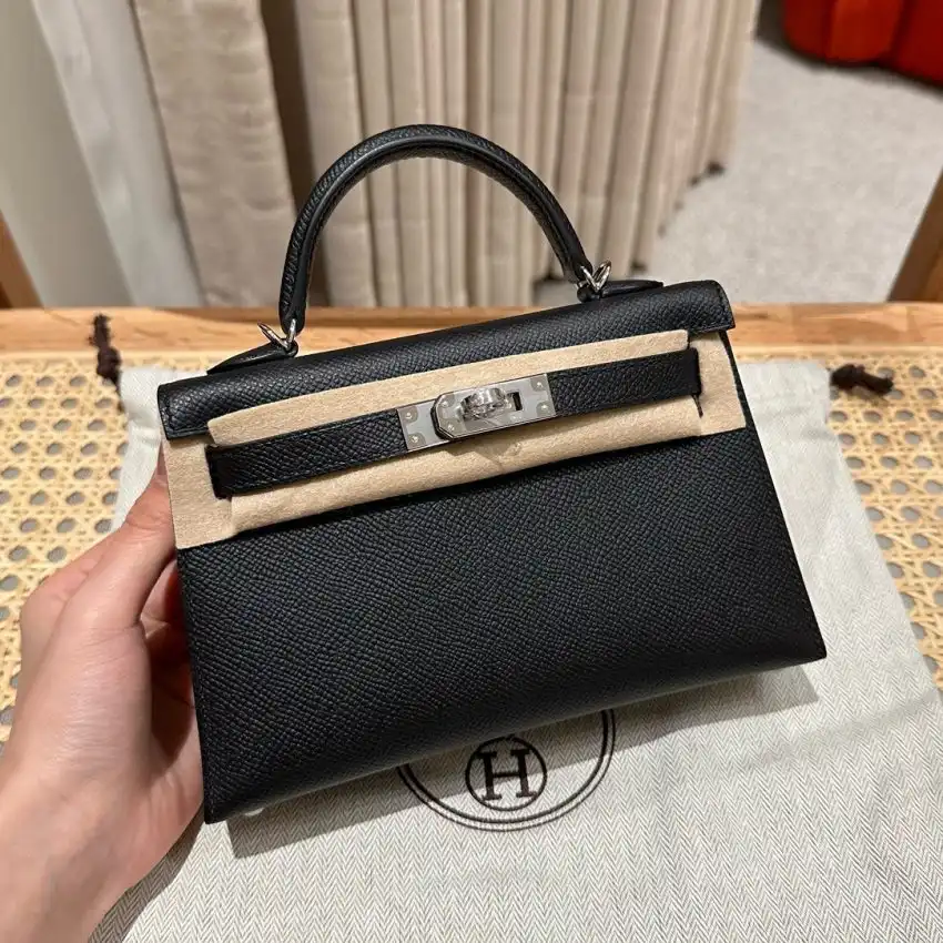 Introducing the timeless elegance of the Hermes Kelly in black Epsom leather. A perfect blend of sophistication and grace. ✨🖤👜 https://tinyurl.com/26rrmgod