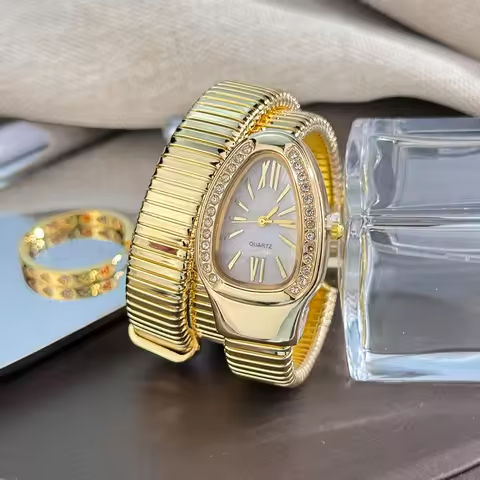 Women’s fashion high quality Serpentine alloy watch with diamond case Celebrity style high-grade quartz bracelet watch https://tinyurl.com/2c2fc6kk