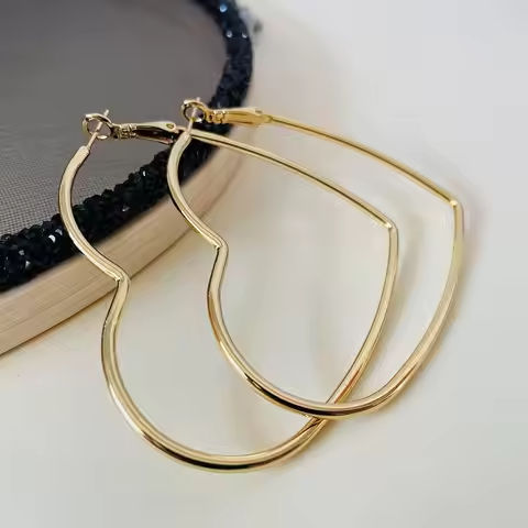 Minimalism Metal Heart Hoop Earrings for Women Golden Silver Color Fashion Love Dangle Earrings Party Romantic Statement Jewelry https://tinyurl.com/29xy3avh